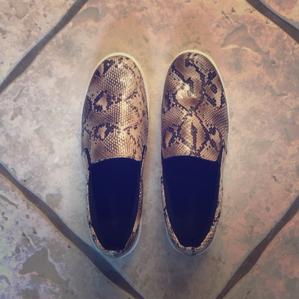 Soda snakeskin slip-on shoes Size-8.5M